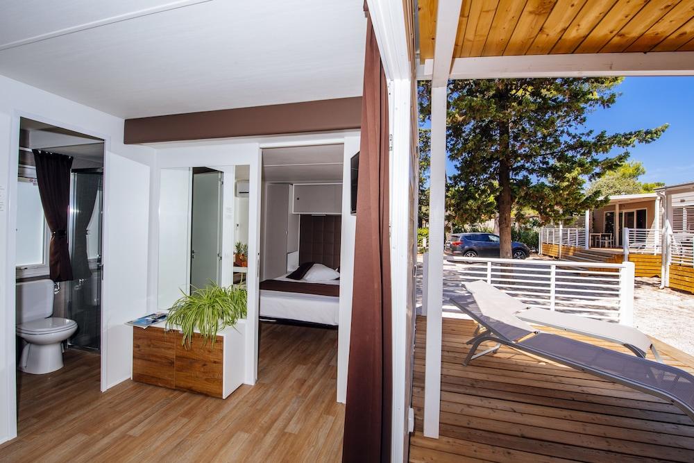 Zaton Holiday Resort Mobile Homes Nin Eksteriør bilde